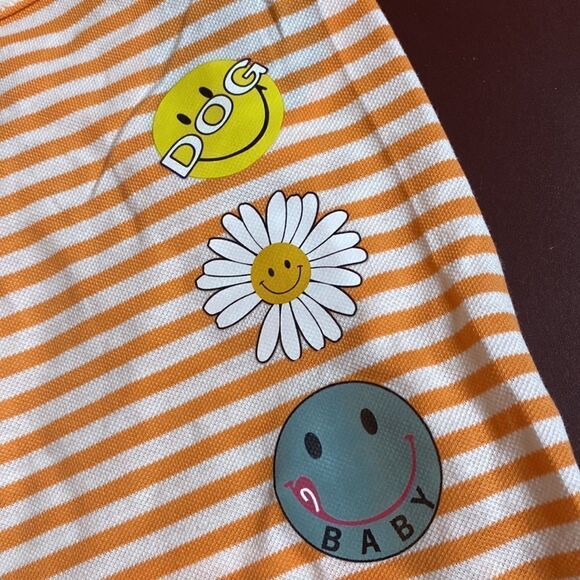 Lightweight Daisy Smiley Face Dog Shirt - Picture 3 of 6